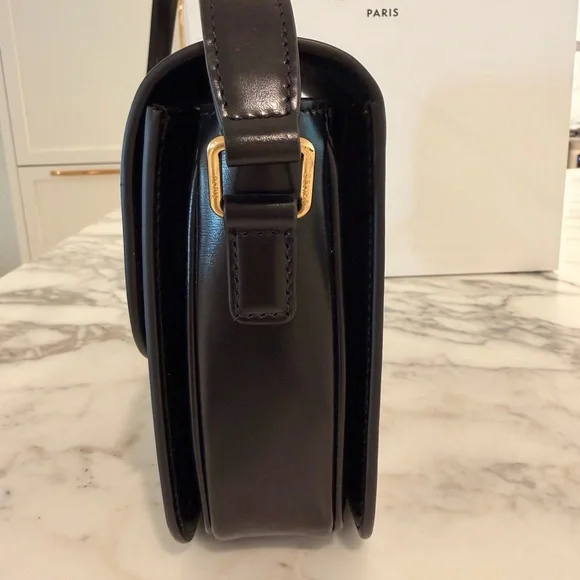 Celine Classique Triomphe bag in Shiny Calfskin with Gold Hardware - Picture 9 of 16